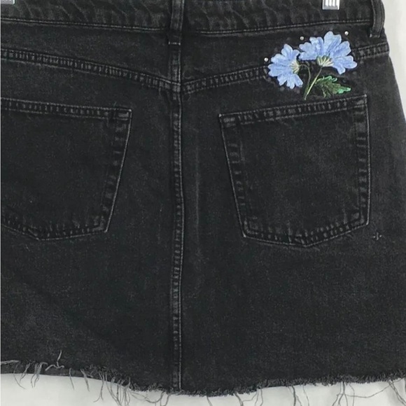 Grey faded black skirt by Topshop embroidered with gem detailing frayed edges - Picture 4 of 6